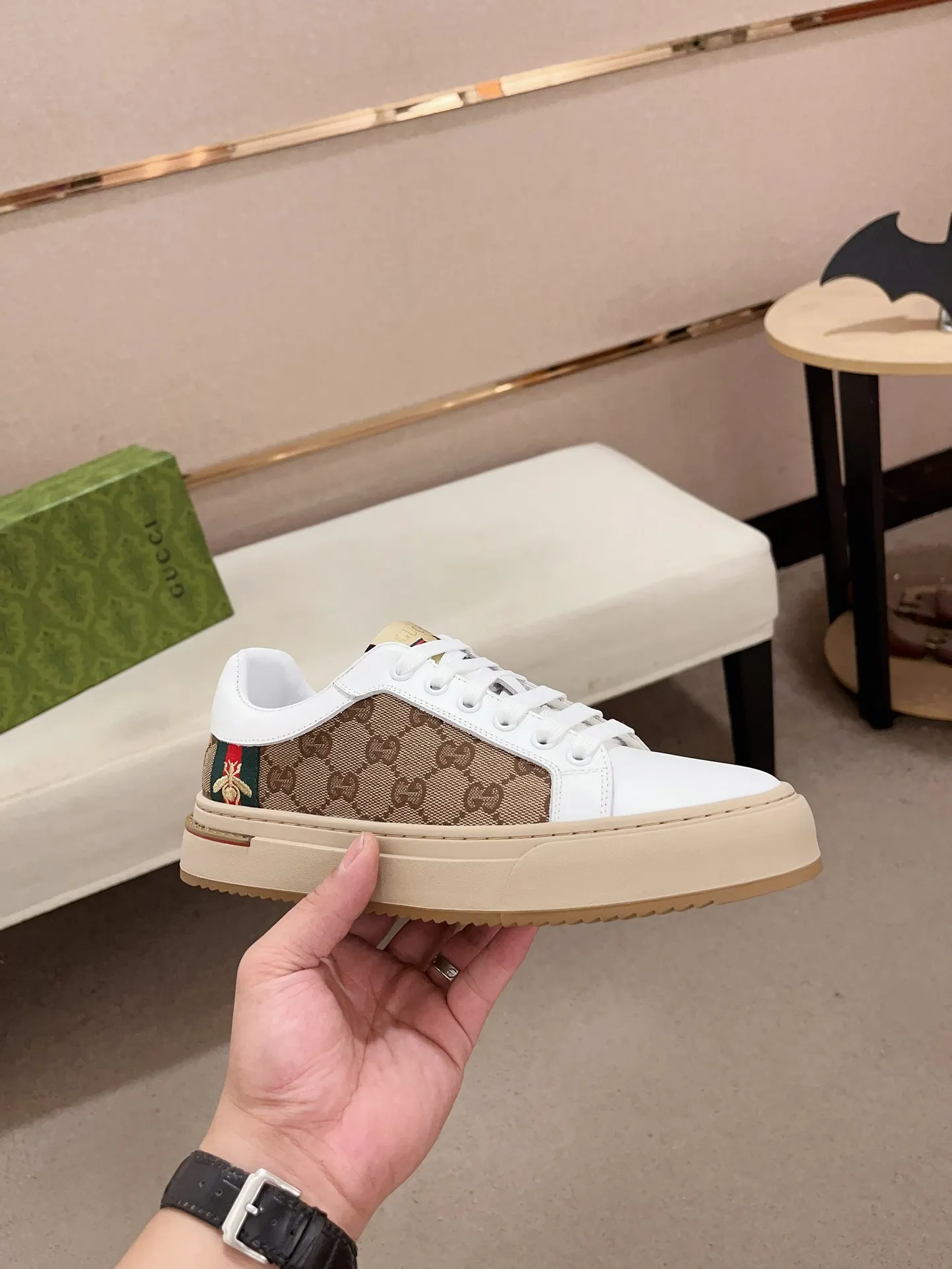 Men's clothing and shoes💰:400💰 (GUCCI) The latest model from the official website 🎁🎁Casual and fashionable men's shoes👟, hot style 💥The version is simple and elegant, exclusive for trendy men. Unique official website latest brand elements 👑Gucci original decoration, fashionable and generous, the fabric is original cowhide ✅sheepskin lining, the official website specifies wear-resistant casual outsole, the classic model is taken in kind at the counter🎬38-44 (45 is not returned or exchanged)